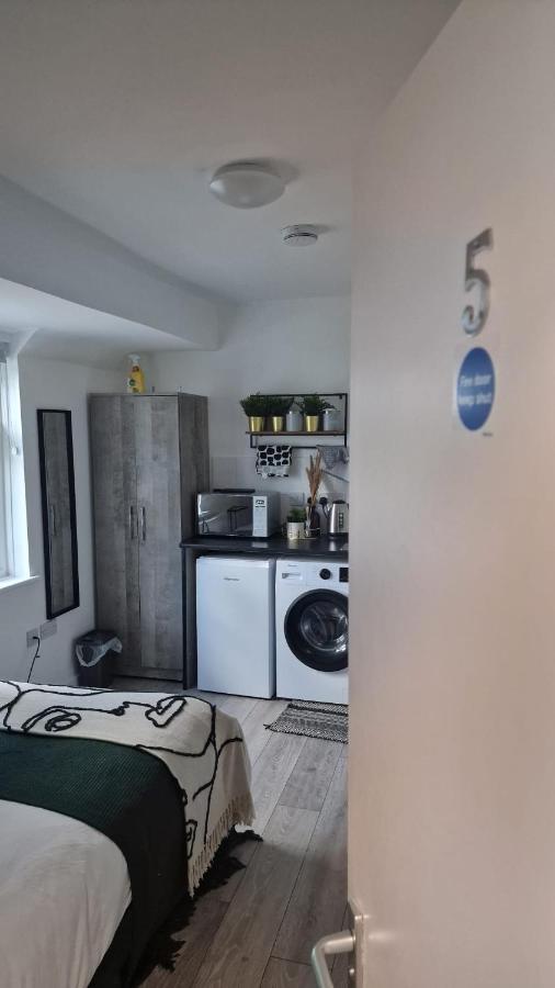 The Appletree Aparthotel Cowley  Εξωτερικό φωτογραφία