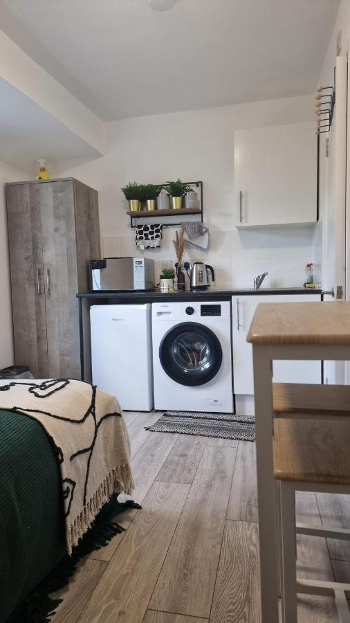 The Appletree Aparthotel Cowley  Εξωτερικό φωτογραφία